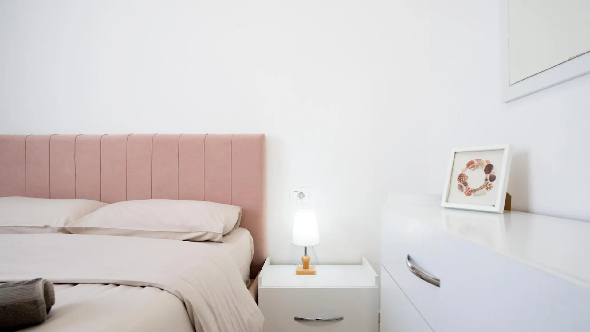 Sea View-Jb Teuta Beach Apartment - Durrs Дуррес