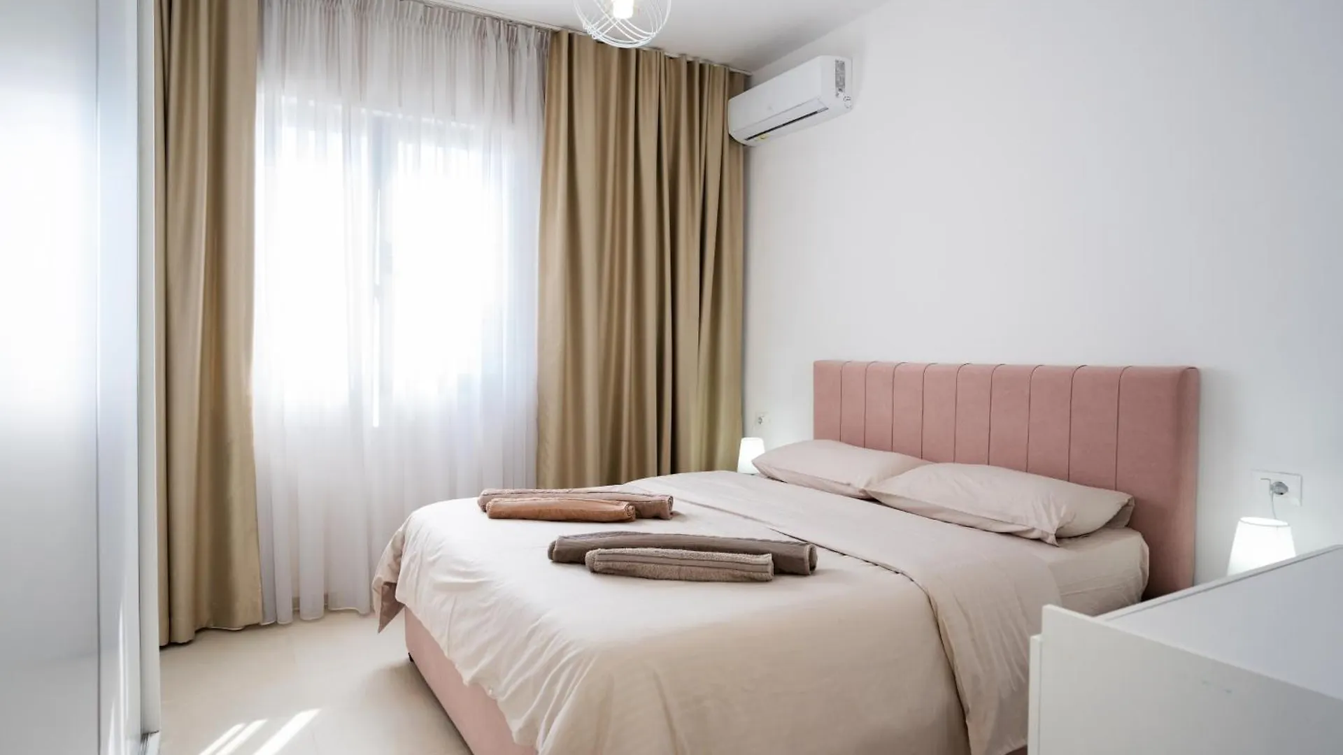 Sea View-Jb Teuta Beach Apartment - Durrs Дуррес Албания