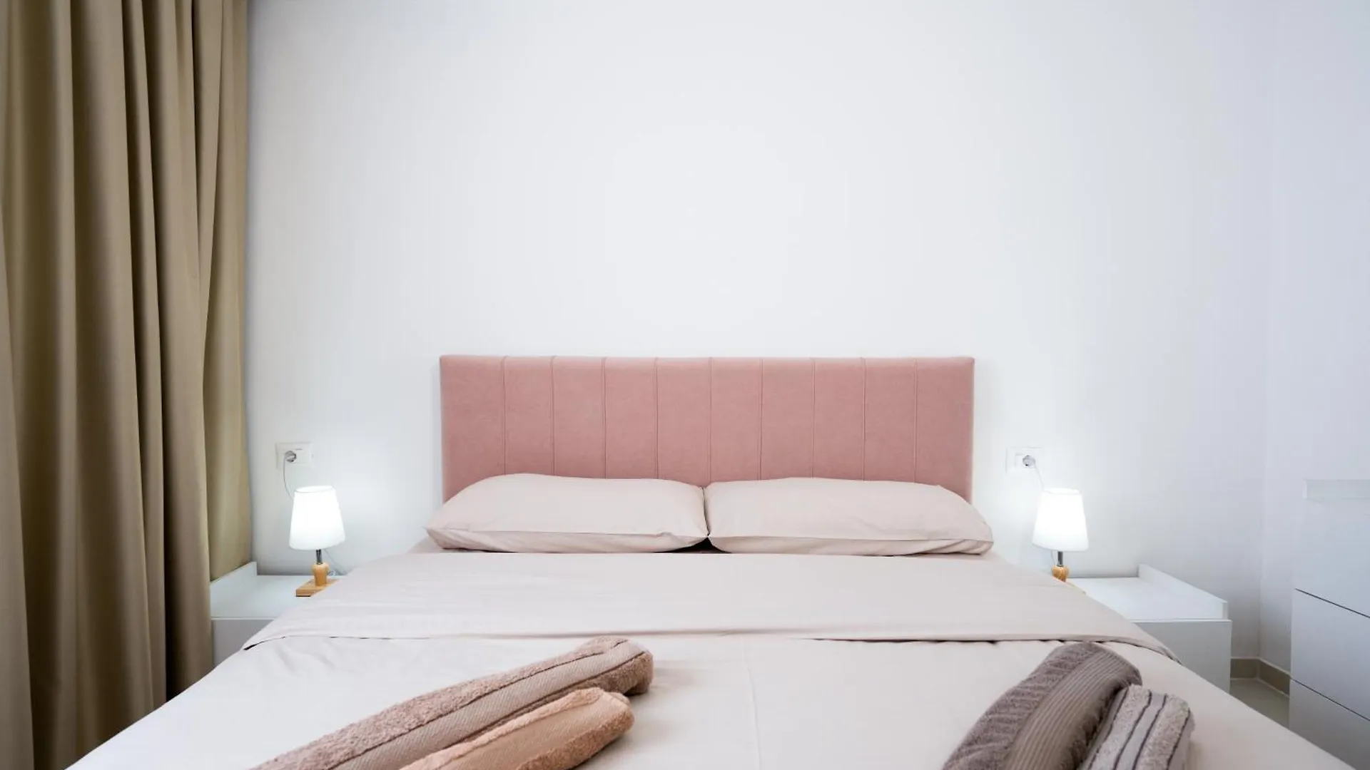 Sea View-Jb Teuta Beach Apartment - Durrs Дуррес